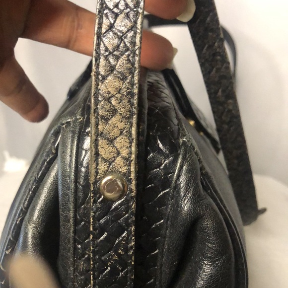 Black genuine leather vintage handbag. Leather weaved trim design. - Picture 8 of 13